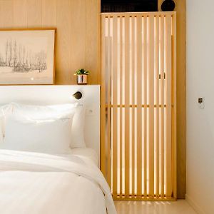 Kamer met een Queen Size Bed met de Toegang voor Gehandicapten
